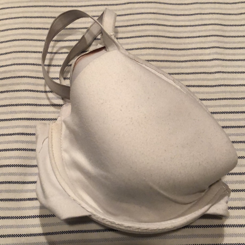 3/$10 32B bras - Picture 3 of 4
